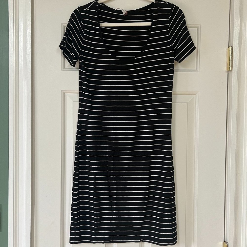 CALVIN KLEIN Black/White Striped T-Shirt Dress- SIZE 4